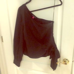 Sassy Vince Camuto, one sleeve top with side bow